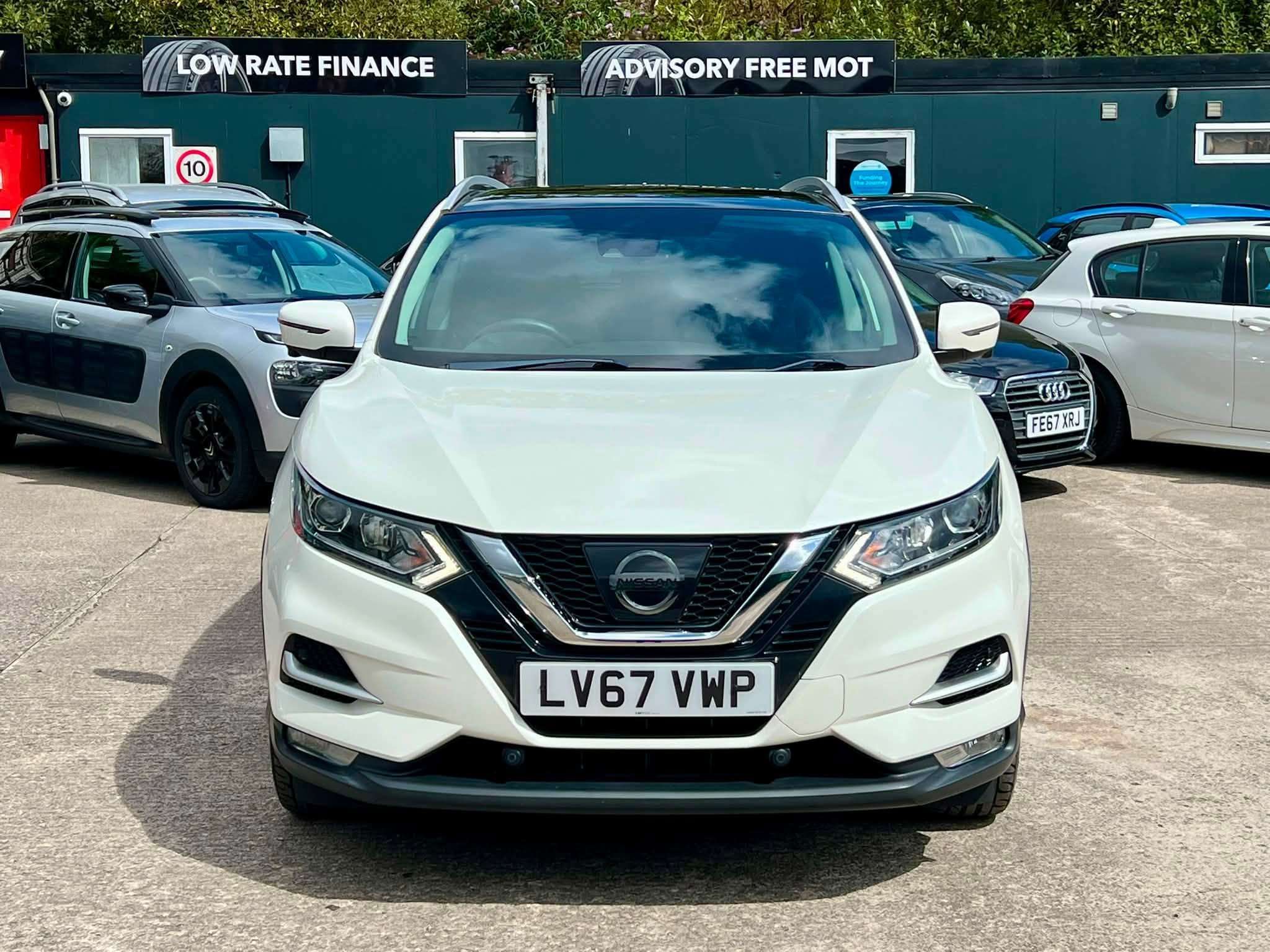A 2017 NISSAN QASHQAI 1.2 DIG-T N-Connecta SUV 5dr Petrol Manual Euro 6 (s/s) (115 ps) A 2017 NISSAN QASHQAI 1.2 DIG-T N-Connecta SUV 5dr Petrol Manual Euro 6 (s/s) (115 ps)