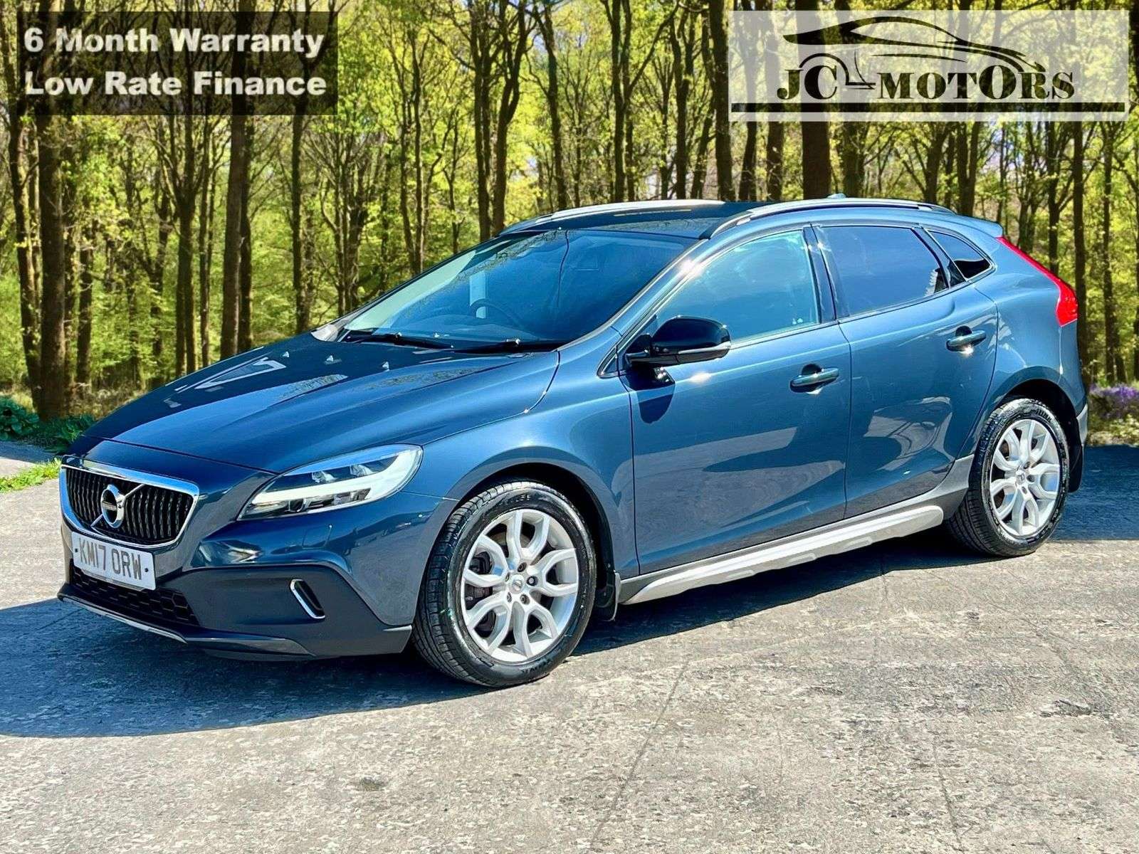 A 2017 VOLVO V40 CROSS COUNTRY 2.0 D2 Pro Hatchback 5dr Diesel Manual Euro 6 (s/s) (120 ps) A 2017 VOLVO V40 CROSS COUNTRY 2.0 D2 Pro Hatchback 5dr Diesel Manual Euro 6 (s/s) (120 ps)