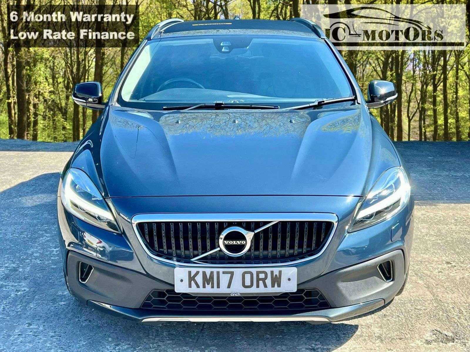 A 2017 VOLVO V40 CROSS COUNTRY 2.0 D2 Pro Hatchback 5dr Diesel Manual Euro 6 (s/s) (120 ps) A 2017 VOLVO V40 CROSS COUNTRY 2.0 D2 Pro Hatchback 5dr Diesel Manual Euro 6 (s/s) (120 ps)