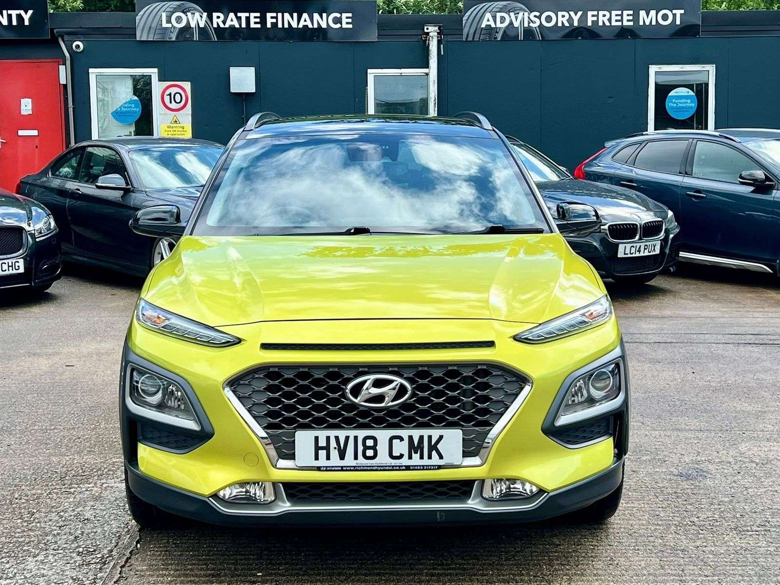 A 2018 HYUNDAI KONA 1.0 T-GDi Blue Drive Premium SUV 5dr Petrol Manual Euro 6 (s/s) (120 ps) A 2018 HYUNDAI KONA 1.0 T-GDi Blue Drive Premium SUV 5dr Petrol Manual Euro 6 (s/s) (120 ps)