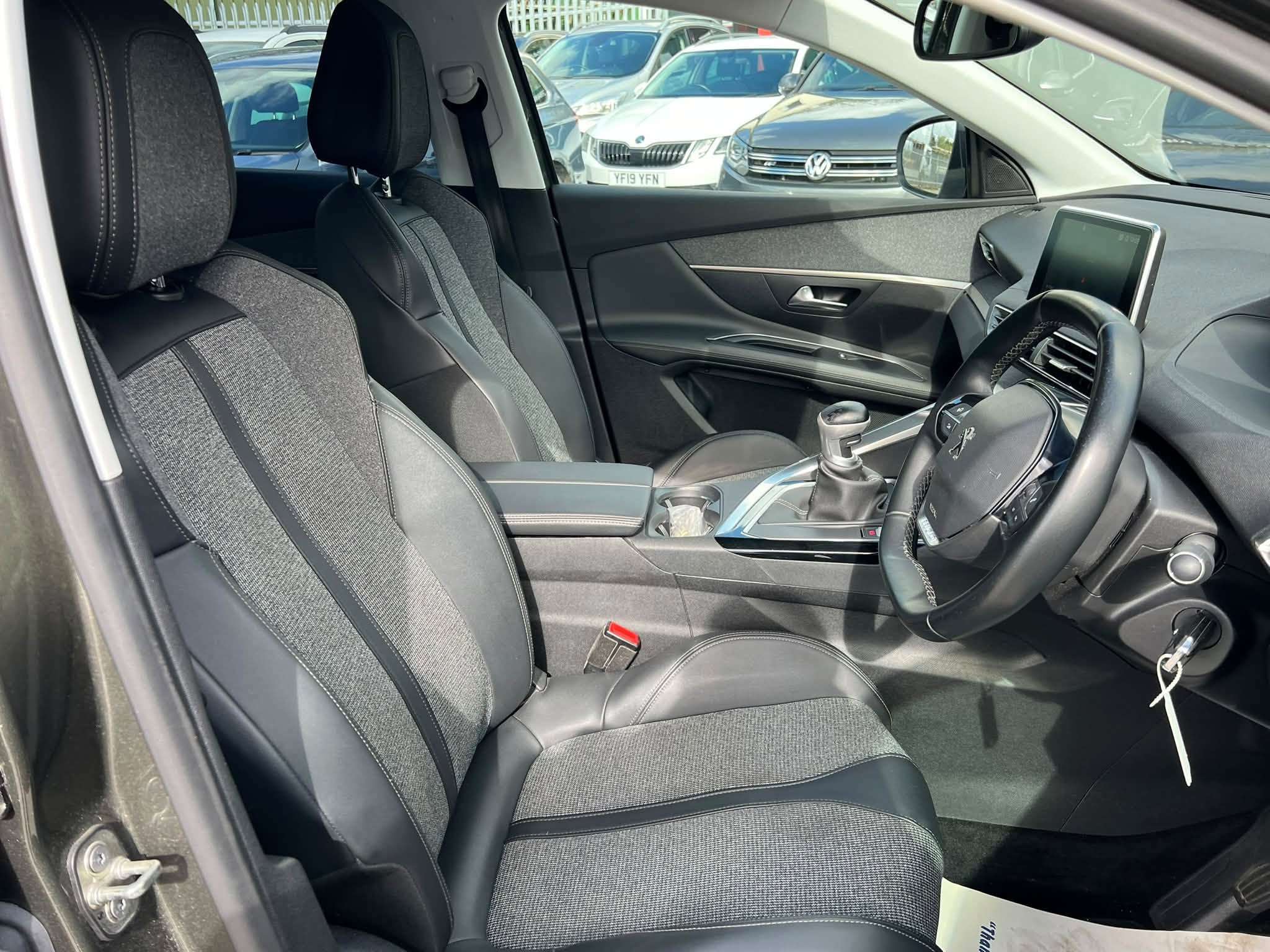 2019 PEUGEOT 3008 2019 PEUGEOT 3008
