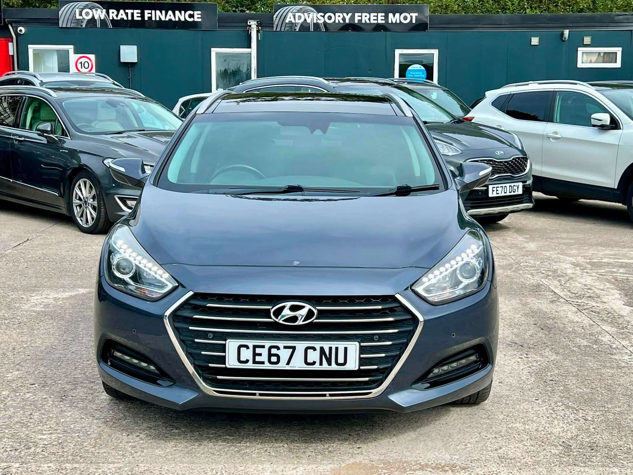 A 2017 HYUNDAI I40 1.7 CRDi Blue Drive Premium Tourer 5dr Diesel Manual Euro 6 (s/s) (141 ps) A 2017 HYUNDAI I40 1.7 CRDi Blue Drive Premium Tourer 5dr Diesel Manual Euro 6 (s/s) (141 ps)