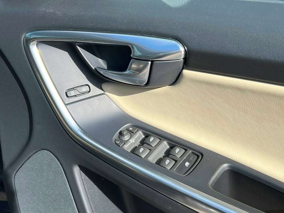 2017 VOLVO XC60 2017 VOLVO XC60