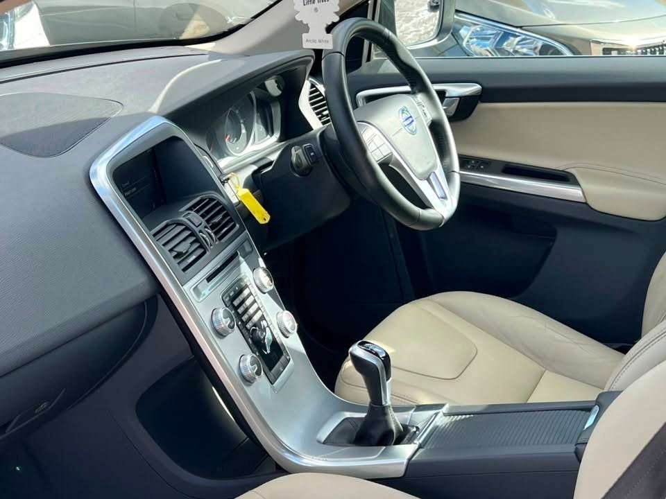 2017 VOLVO XC60 2017 VOLVO XC60