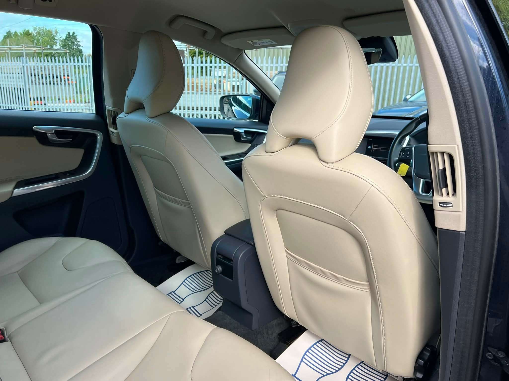 2017 VOLVO XC60 2017 VOLVO XC60
