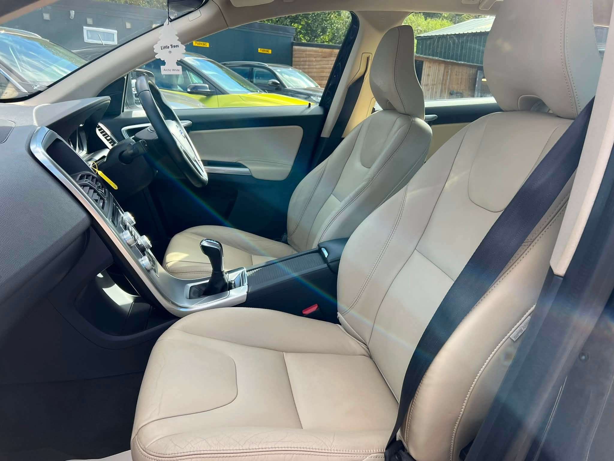 2017 VOLVO XC60 2017 VOLVO XC60