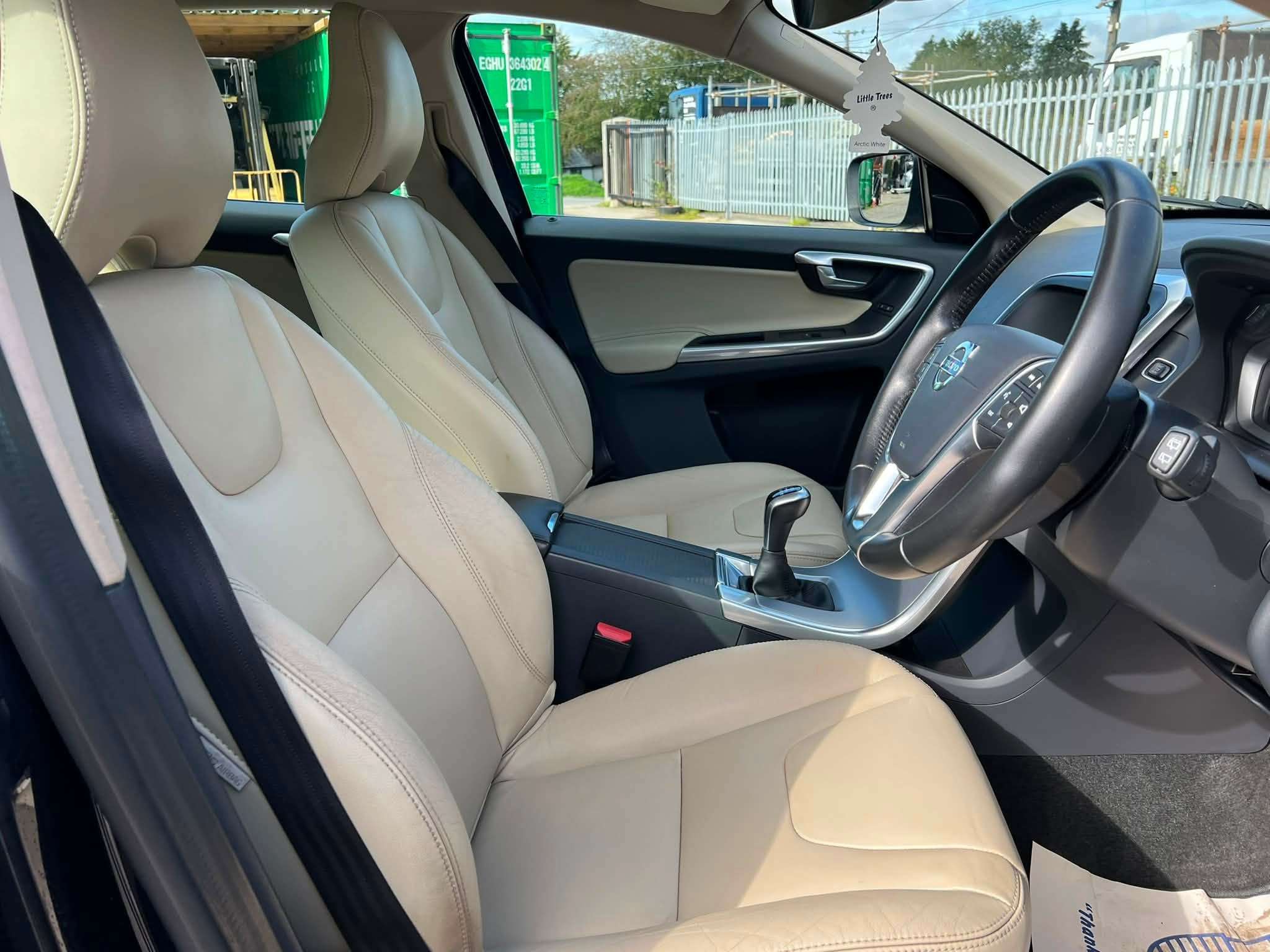 2017 VOLVO XC60 2017 VOLVO XC60