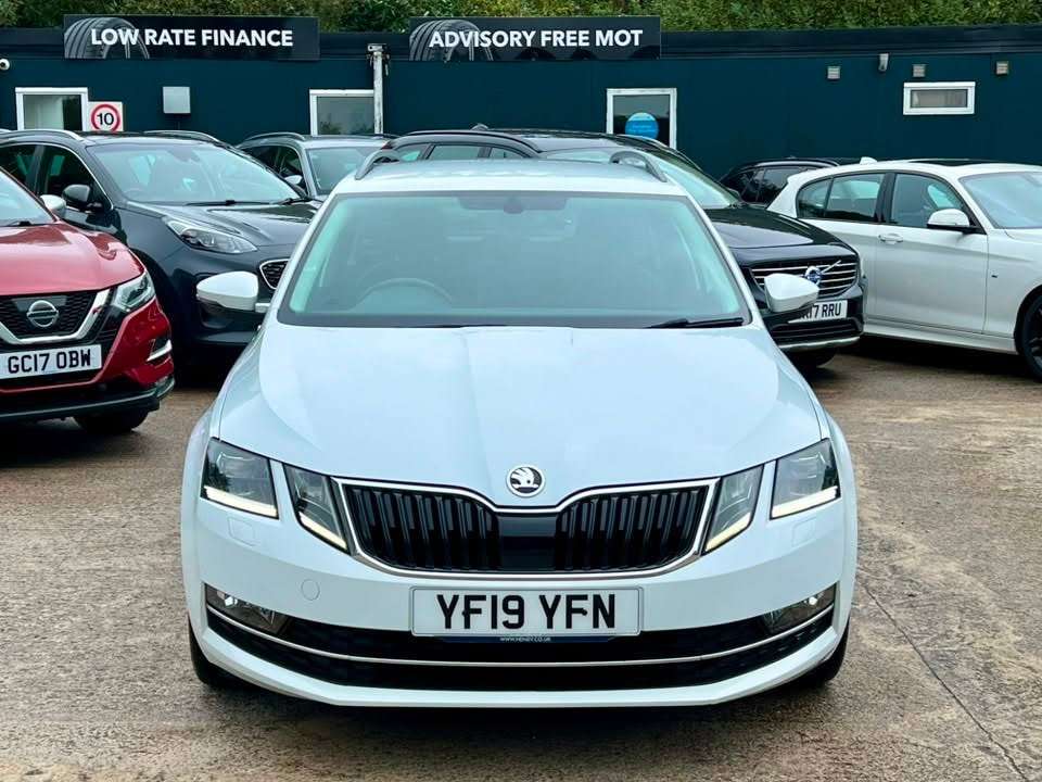 A 2019 SKODA OCTAVIA 1.5 TSI GPF ACT SE L Estate 5dr Petrol DSG Euro 6 (s/s) (150 ps) A 2019 SKODA OCTAVIA 1.5 TSI GPF ACT SE L Estate 5dr Petrol DSG Euro 6 (s/s) (150 ps)