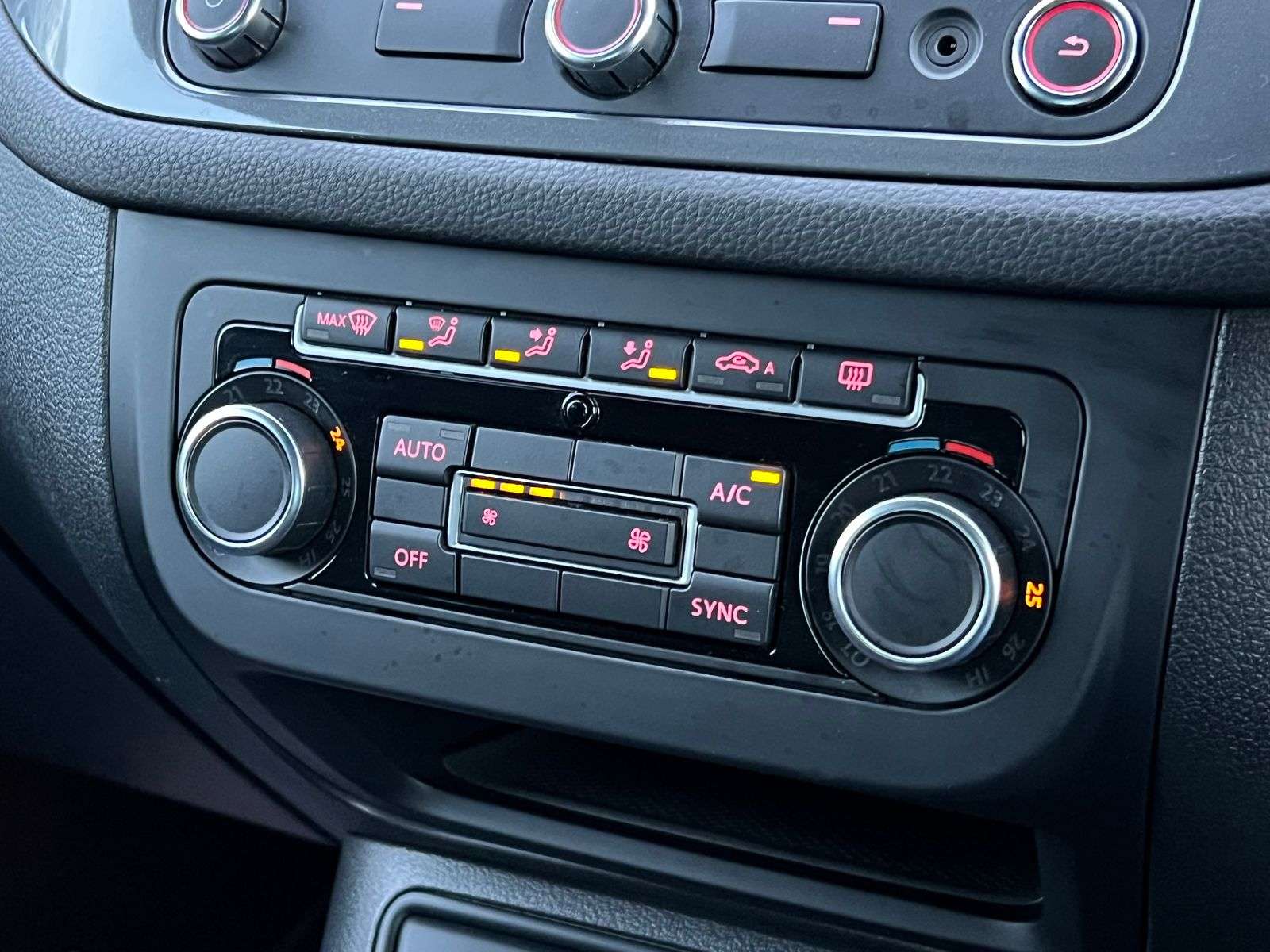 2014 VOLKSWAGEN TIGUAN 2014 VOLKSWAGEN TIGUAN