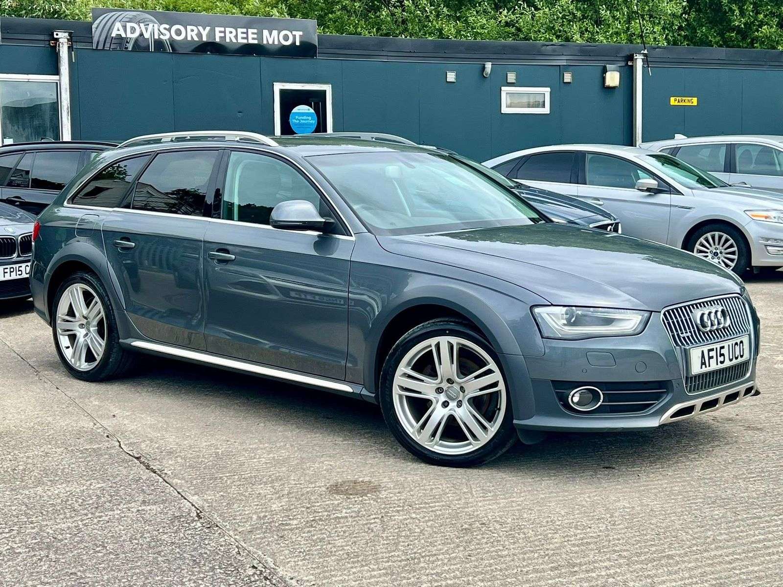 A 2015 AUDI A4 ALLROAD 2.0 TDI Sport Estate 5dr Diesel Manual quattro Euro 5 (s/s) (177 ps) A 2015 AUDI A4 ALLROAD 2.0 TDI Sport Estate 5dr Diesel Manual quattro Euro 5 (s/s) (177 ps)