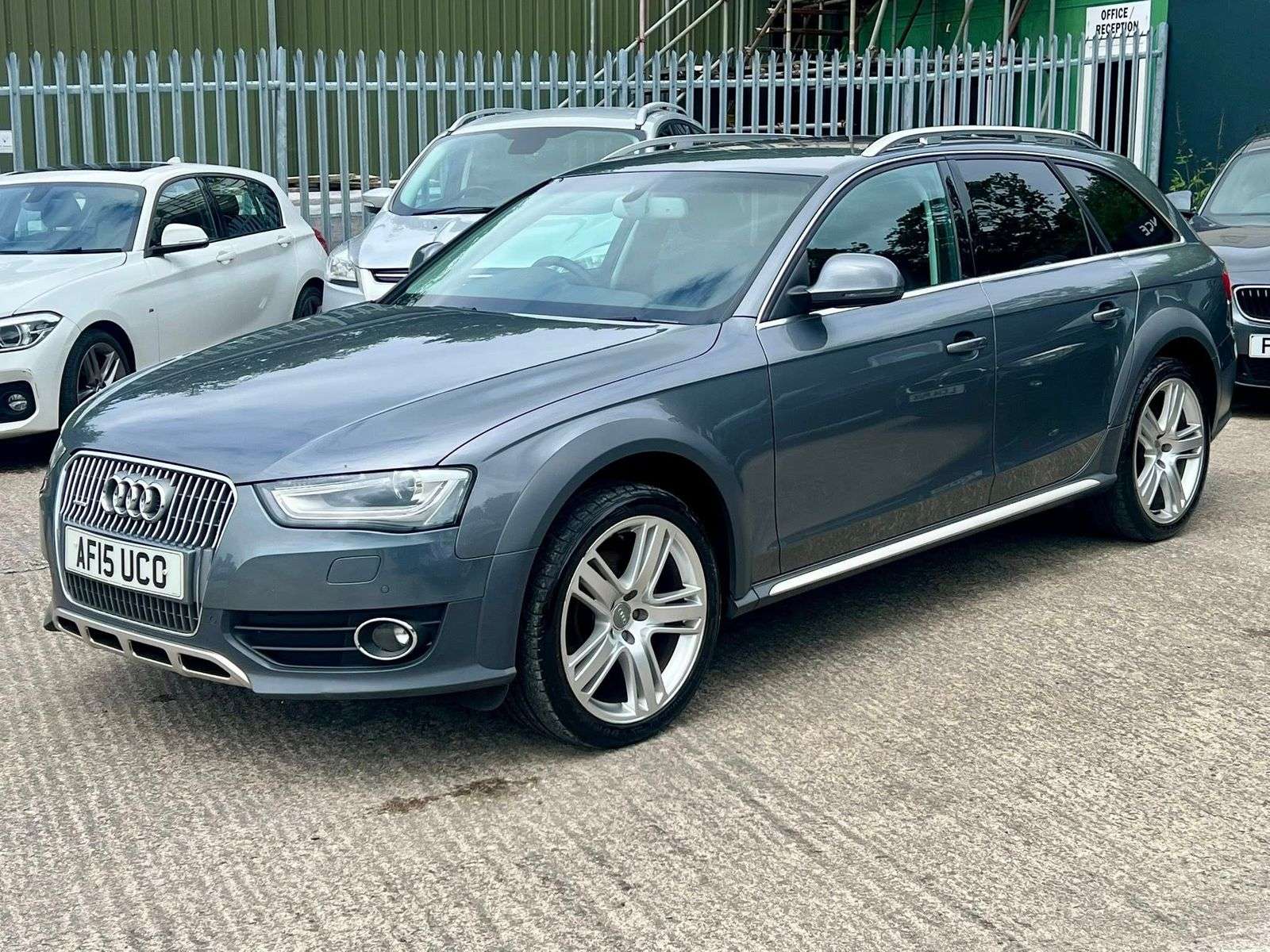 A 2015 AUDI A4 ALLROAD 2.0 TDI Sport Estate 5dr Diesel Manual quattro Euro 5 (s/s) (177 ps) A 2015 AUDI A4 ALLROAD 2.0 TDI Sport Estate 5dr Diesel Manual quattro Euro 5 (s/s) (177 ps)