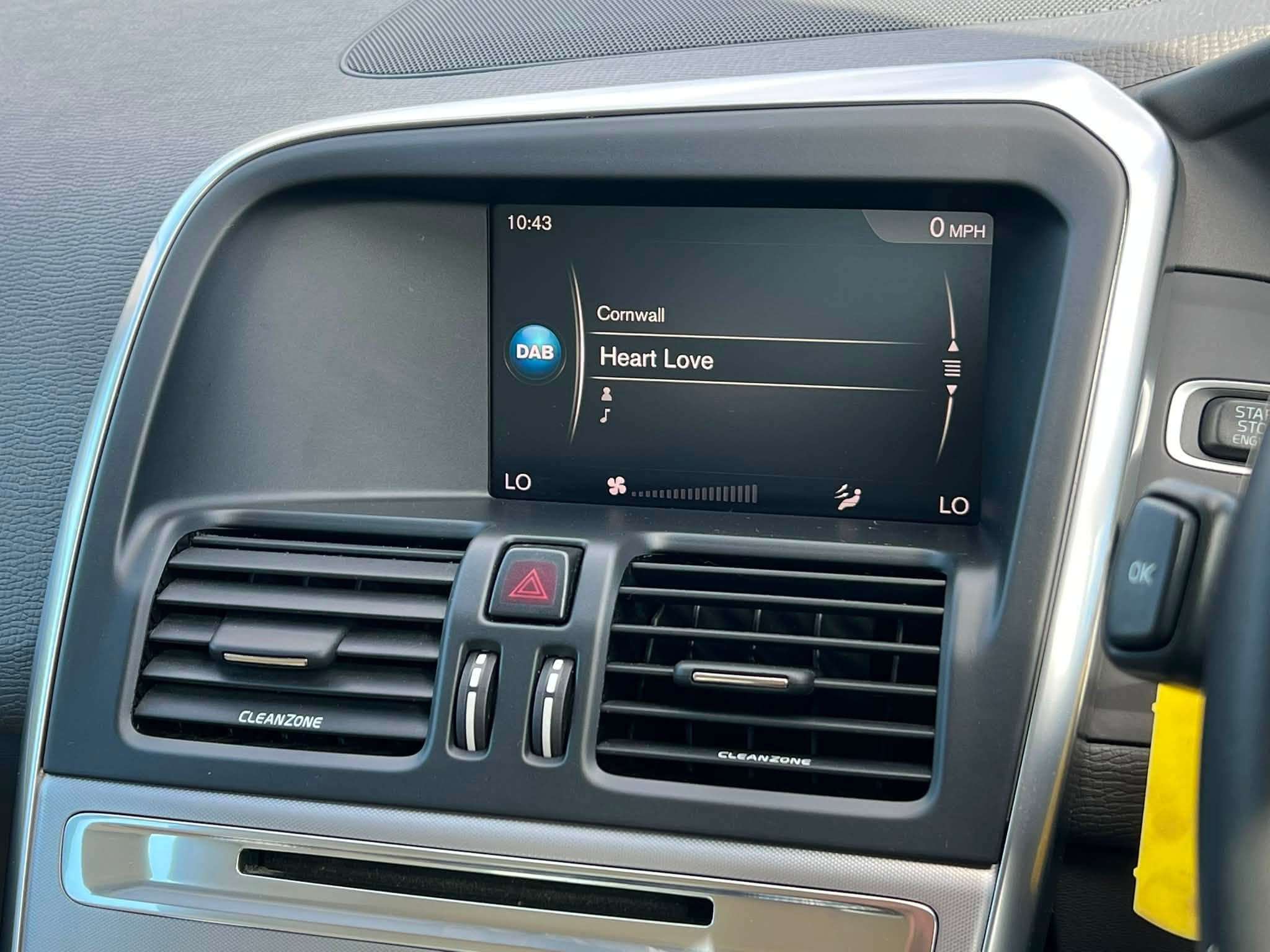 2017 VOLVO XC60 2017 VOLVO XC60