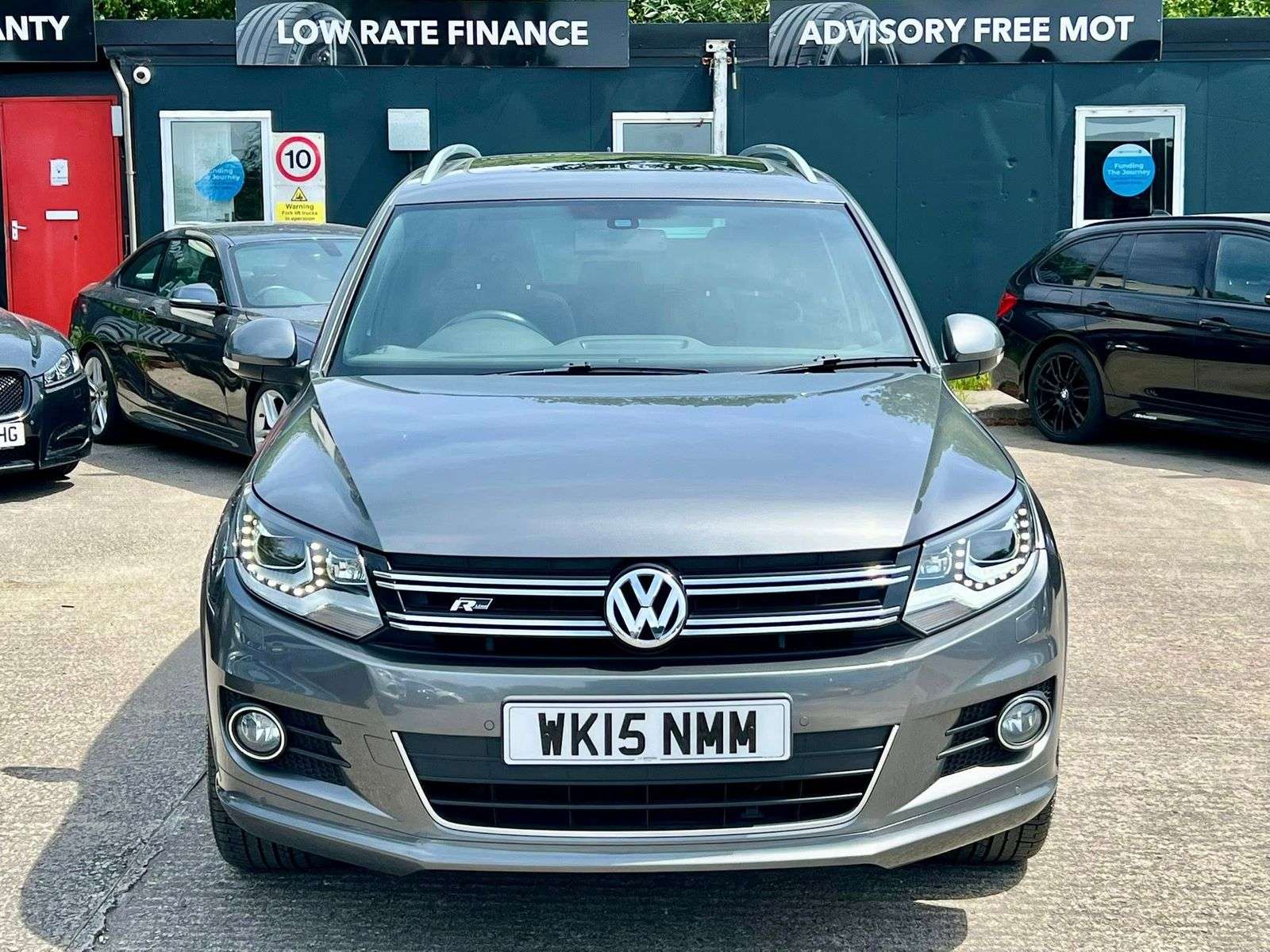 A 2015 VOLKSWAGEN TIGUAN 2.0 TDI BlueMotion Tech R-Line SUV 5dr Diesel DSG 4WD Euro 5 (s/s) (Nav) (177 ps) A 2015 VOLKSWAGEN TIGUAN 2.0 TDI BlueMotion Tech R-Line SUV 5dr Diesel DSG 4WD Euro 5 (s/s) (Nav) (177 ps)