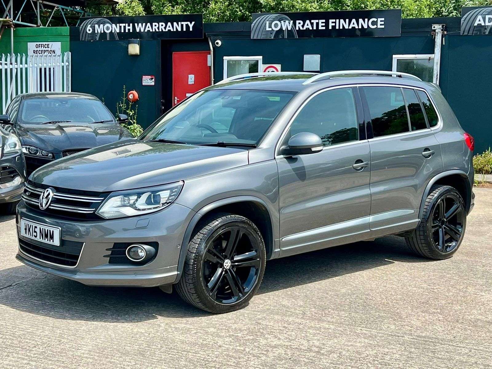 A 2015 VOLKSWAGEN TIGUAN 2.0 TDI BlueMotion Tech R-Line SUV 5dr Diesel DSG 4WD Euro 5 (s/s) (Nav) (177 ps) A 2015 VOLKSWAGEN TIGUAN 2.0 TDI BlueMotion Tech R-Line SUV 5dr Diesel DSG 4WD Euro 5 (s/s) (Nav) (177 ps)