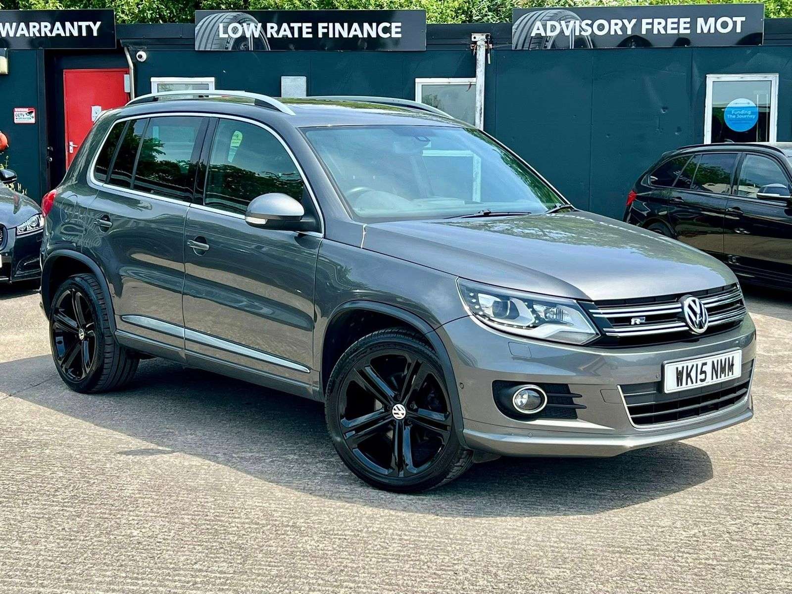 A 2015 VOLKSWAGEN TIGUAN 2.0 TDI BlueMotion Tech R-Line SUV 5dr Diesel DSG 4WD Euro 5 (s/s) (Nav) (177 ps) A 2015 VOLKSWAGEN TIGUAN 2.0 TDI BlueMotion Tech R-Line SUV 5dr Diesel DSG 4WD Euro 5 (s/s) (Nav) (177 ps)