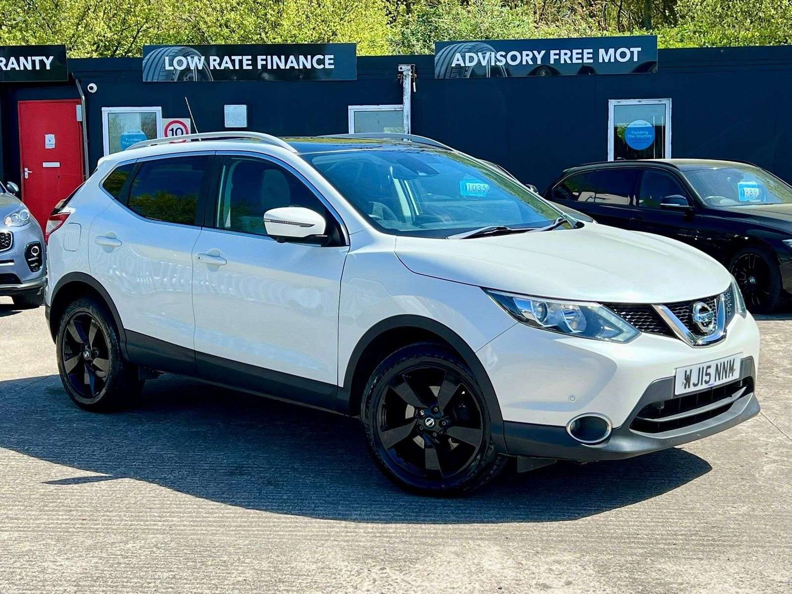 A 2015 NISSAN QASHQAI 1.2 DIG-T n-tec+ SUV 5dr Petrol Manual 2WD Euro 5 (s/s) (115 ps) A 2015 NISSAN QASHQAI 1.2 DIG-T n-tec+ SUV 5dr Petrol Manual 2WD Euro 5 (s/s) (115 ps)