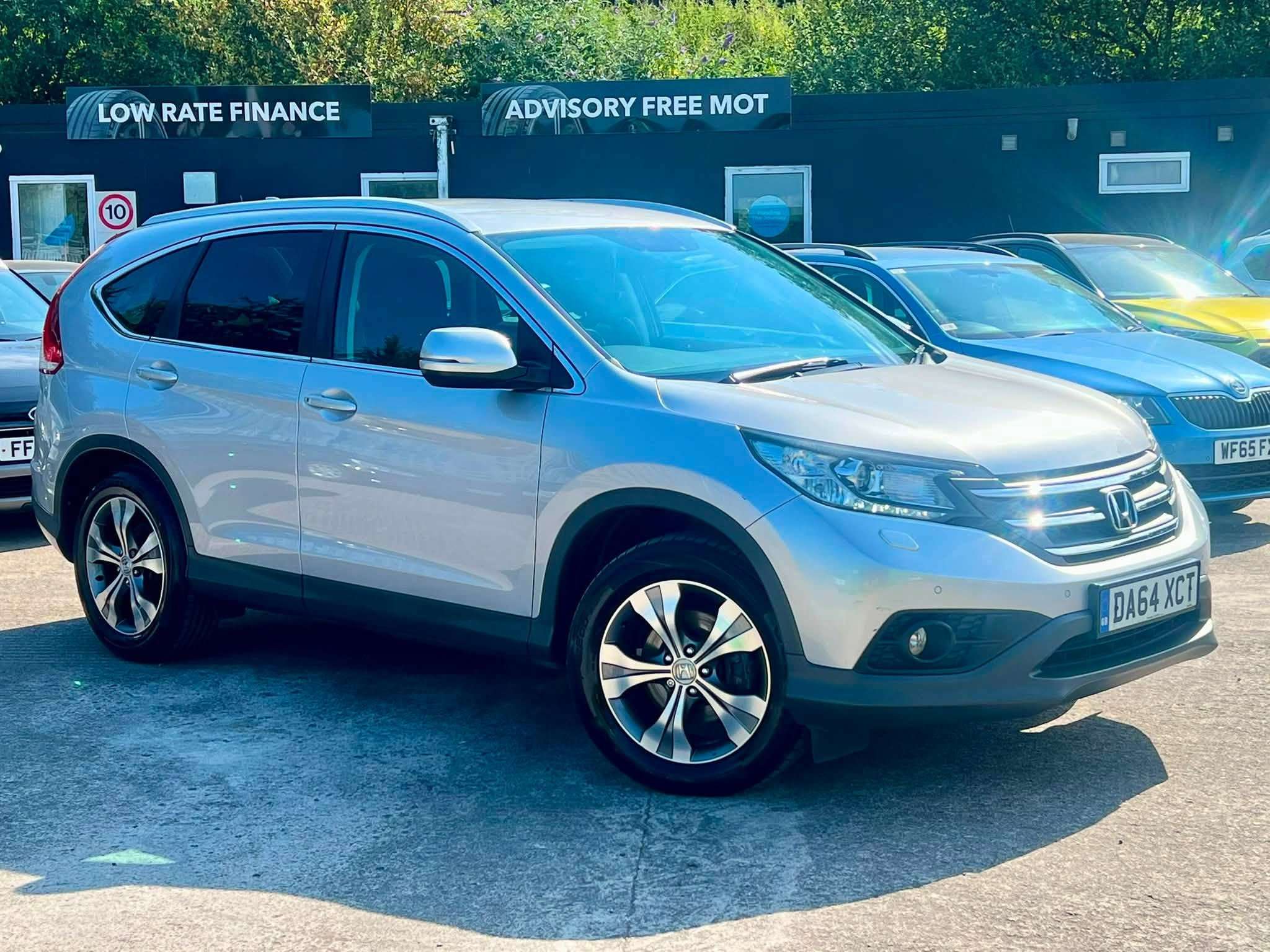 A 2014 HONDA CR-V 2.2 i-DTEC SR SUV 5dr Diesel Manual 4WD Euro 5 (s/s) (150 ps) A 2014 HONDA CR-V 2.2 i-DTEC SR SUV 5dr Diesel Manual 4WD Euro 5 (s/s) (150 ps)