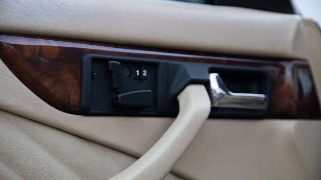 1990 MERCEDES-BENZ SEC SERIES 1990 MERCEDES-BENZ SEC SERIES