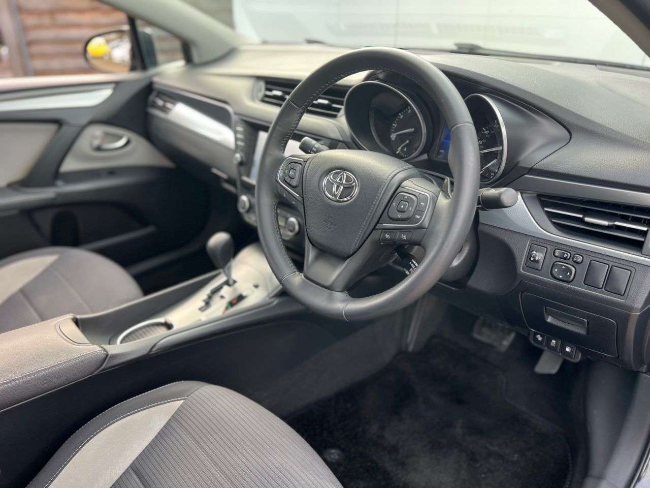 2017 TOYOTA AVENSIS 2017 TOYOTA AVENSIS