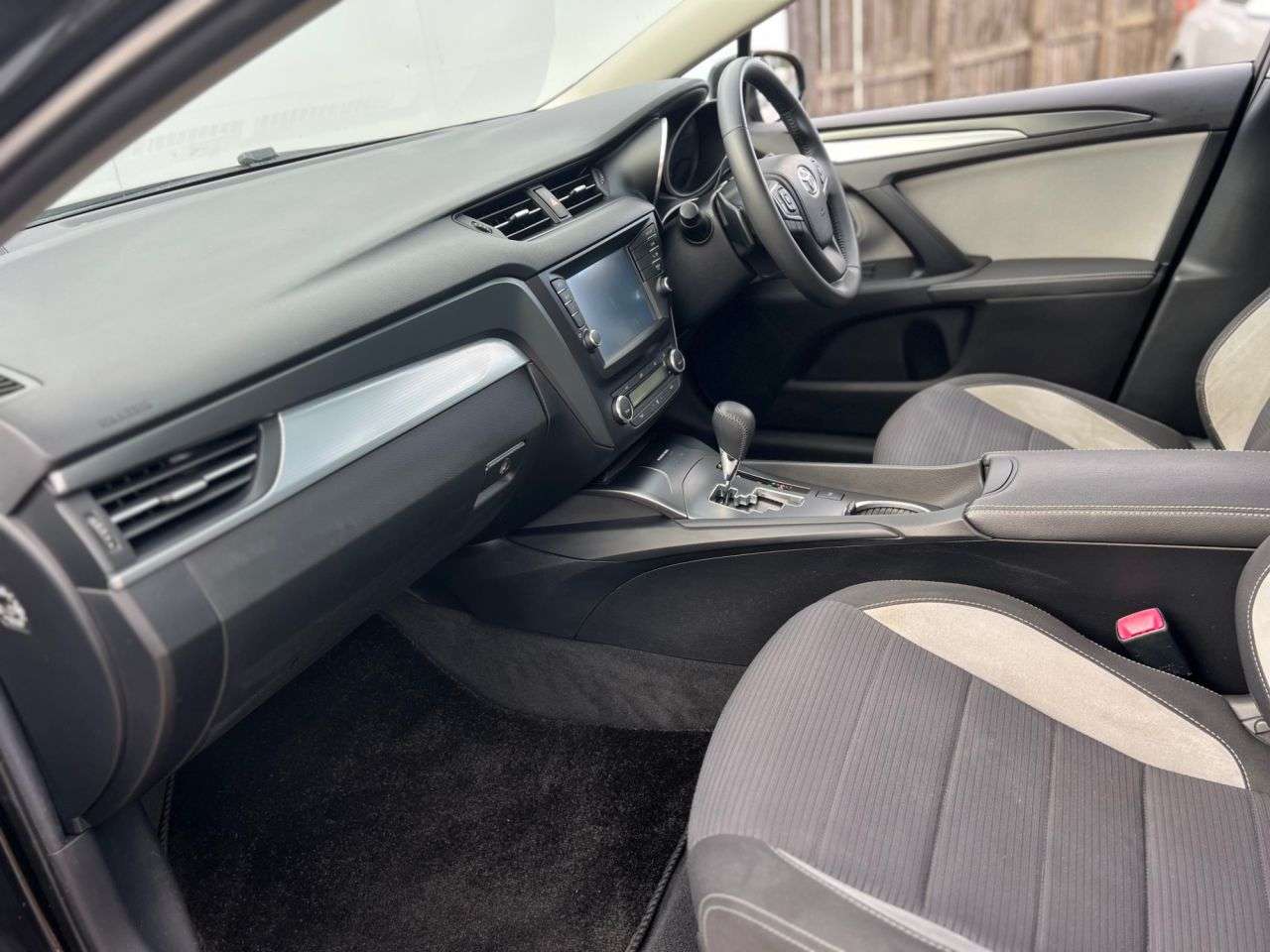 2017 TOYOTA AVENSIS 2017 TOYOTA AVENSIS