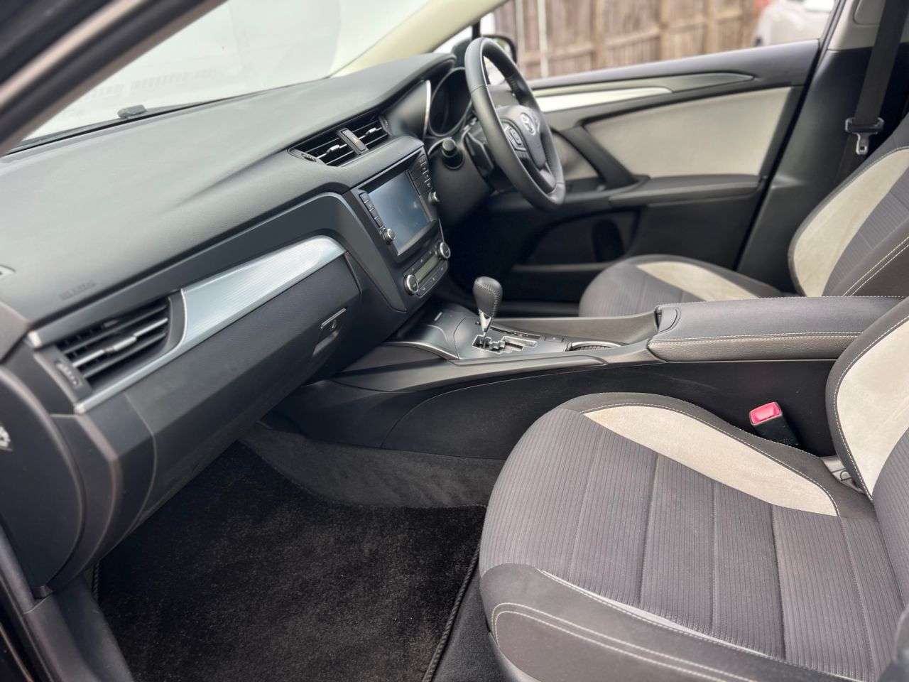 2017 TOYOTA AVENSIS 2017 TOYOTA AVENSIS