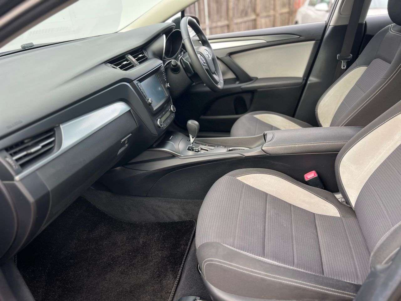 2017 TOYOTA AVENSIS 2017 TOYOTA AVENSIS