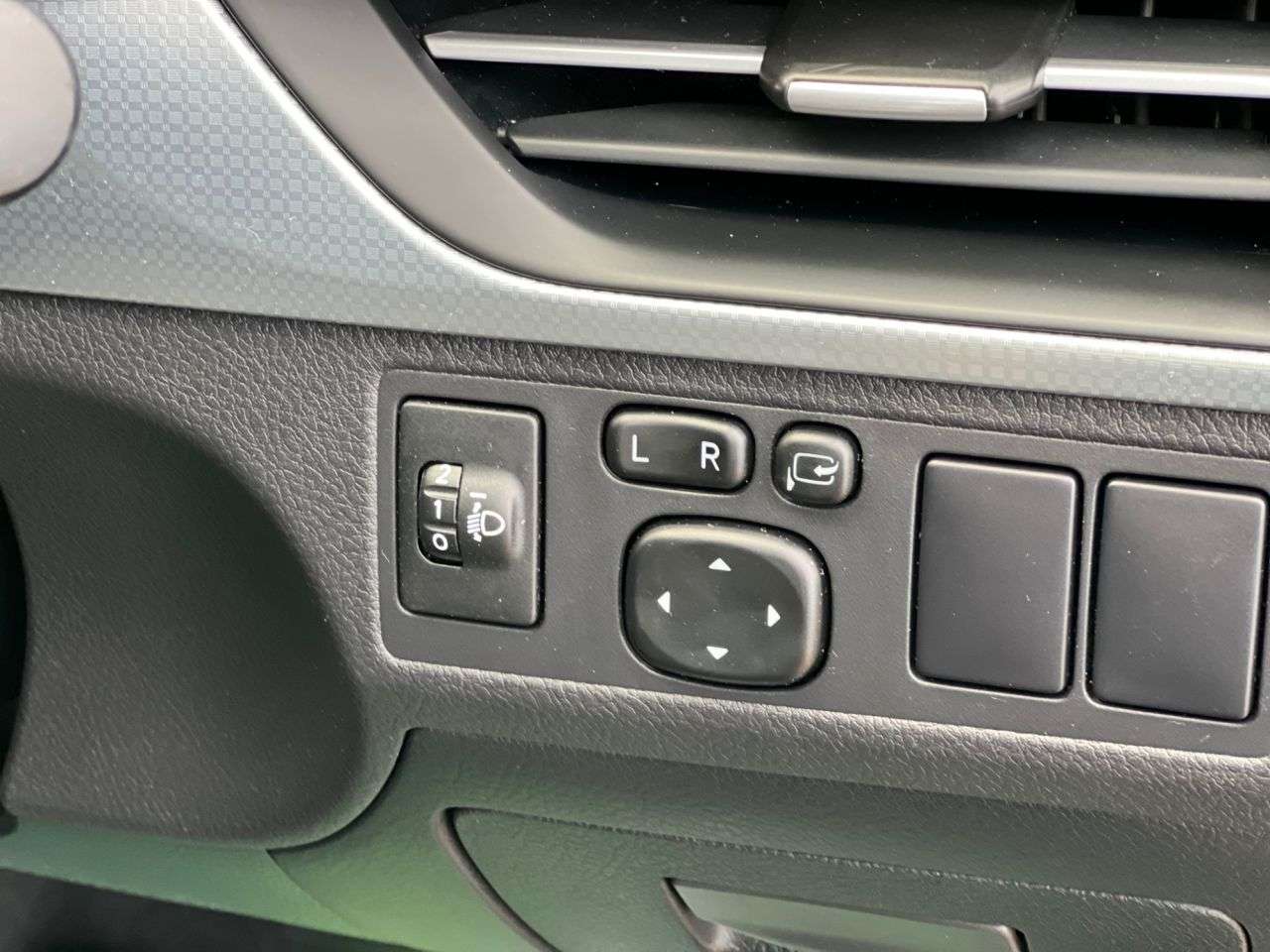 2017 TOYOTA AVENSIS 2017 TOYOTA AVENSIS