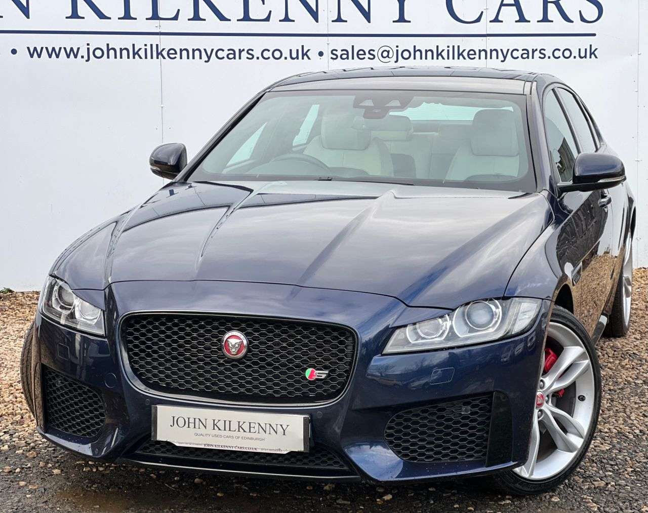 A 2016 JAGUAR XF 3.0d V6 S Saloon 4dr Diesel Auto Euro 6 (s/s) (300 ps) A 2016 JAGUAR XF 3.0d V6 S Saloon 4dr Diesel Auto Euro 6 (s/s) (300 ps)