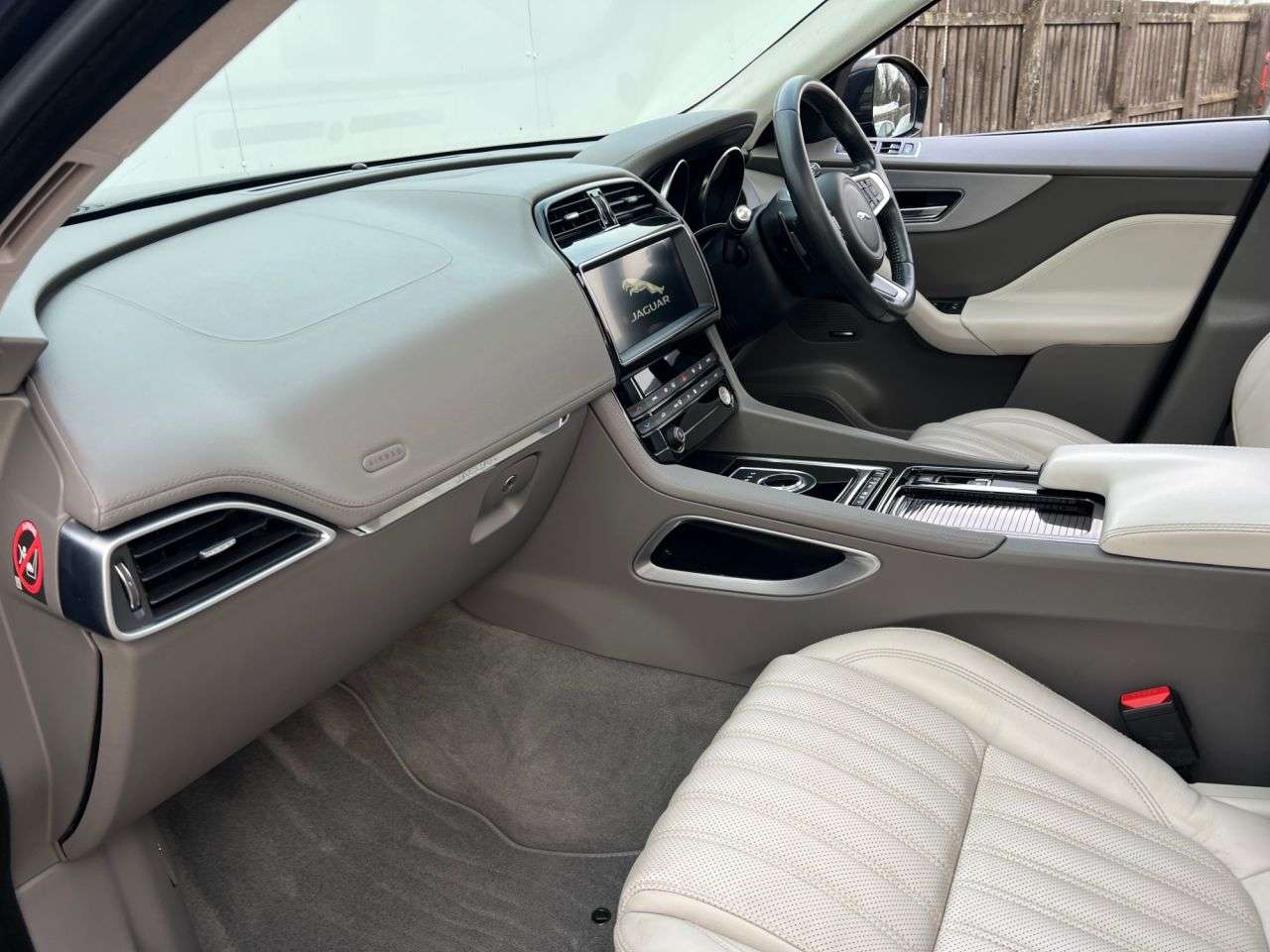 2018 JAGUAR F-PACE 2018 JAGUAR F-PACE