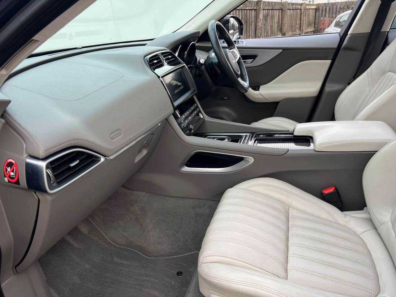 2018 JAGUAR F-PACE 2018 JAGUAR F-PACE