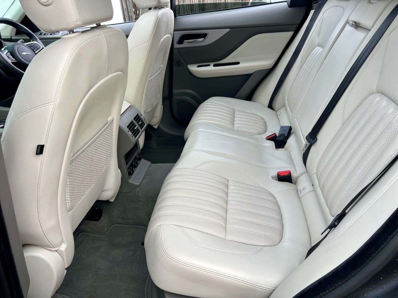 2018 JAGUAR F-PACE 2018 JAGUAR F-PACE