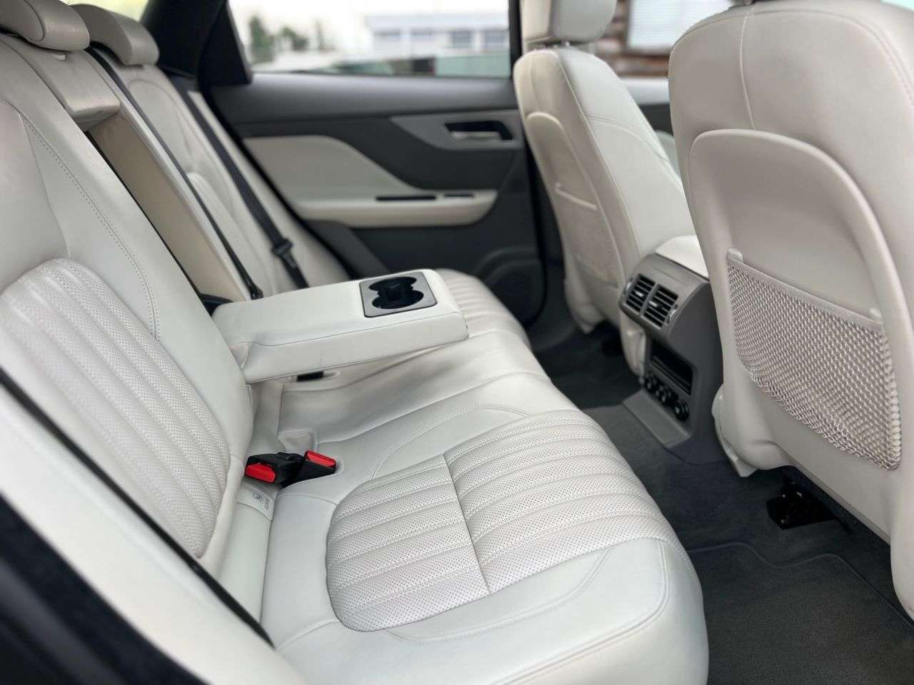 2018 JAGUAR F-PACE 2018 JAGUAR F-PACE