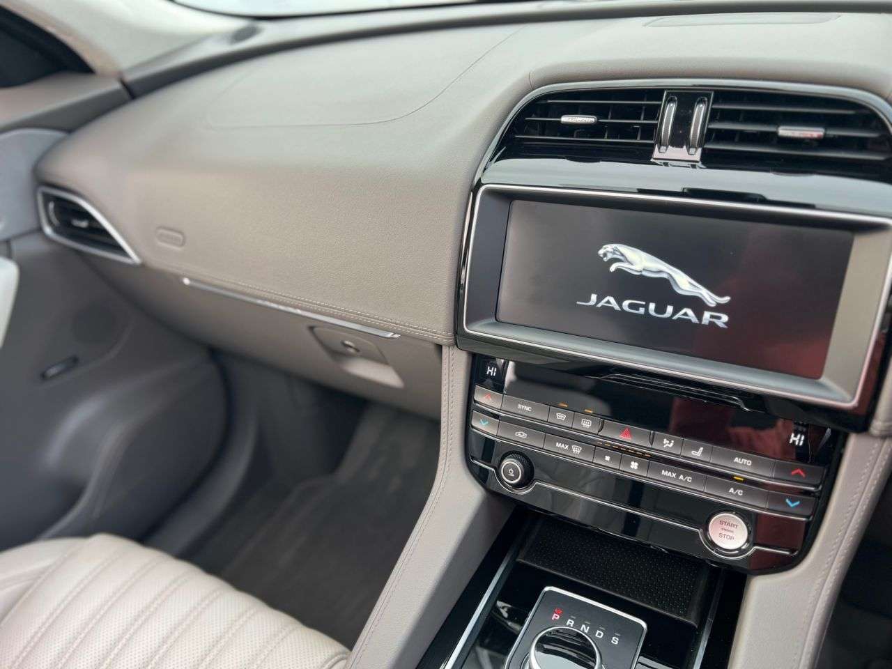 2018 JAGUAR F-PACE 2018 JAGUAR F-PACE