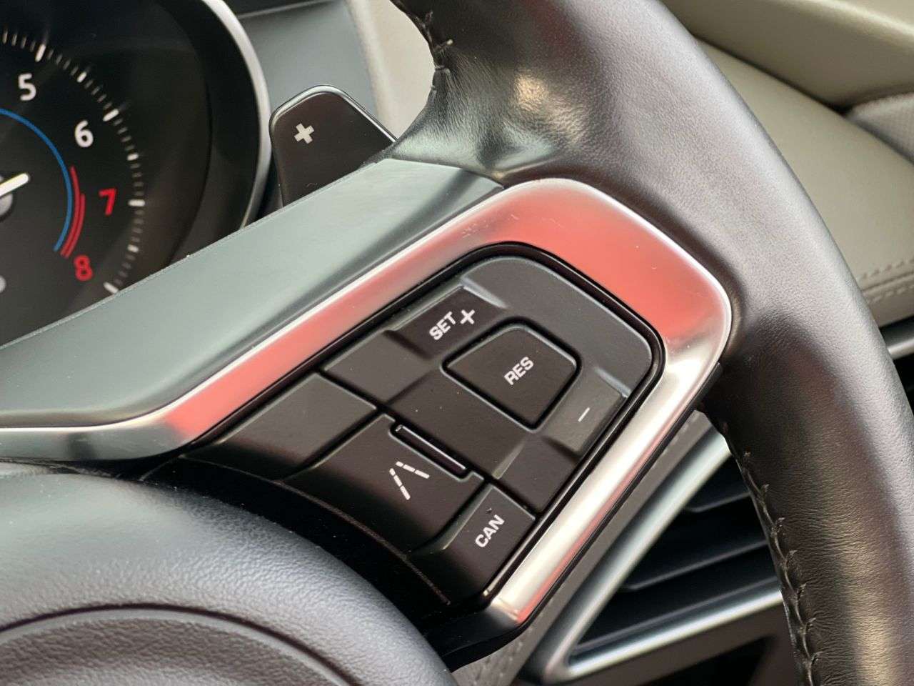 2018 JAGUAR F-PACE 2018 JAGUAR F-PACE