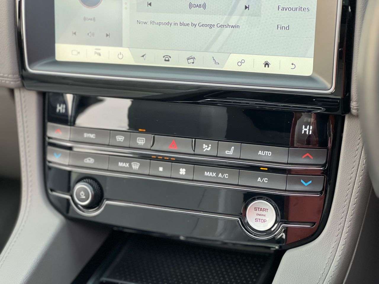 2018 JAGUAR F-PACE 2018 JAGUAR F-PACE