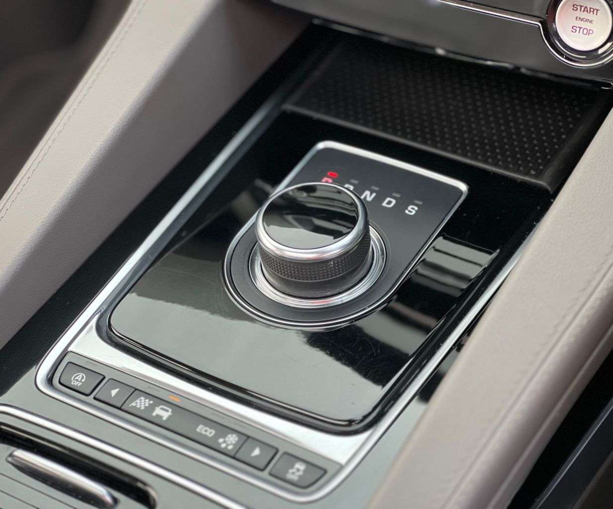 2018 JAGUAR F-PACE 2018 JAGUAR F-PACE