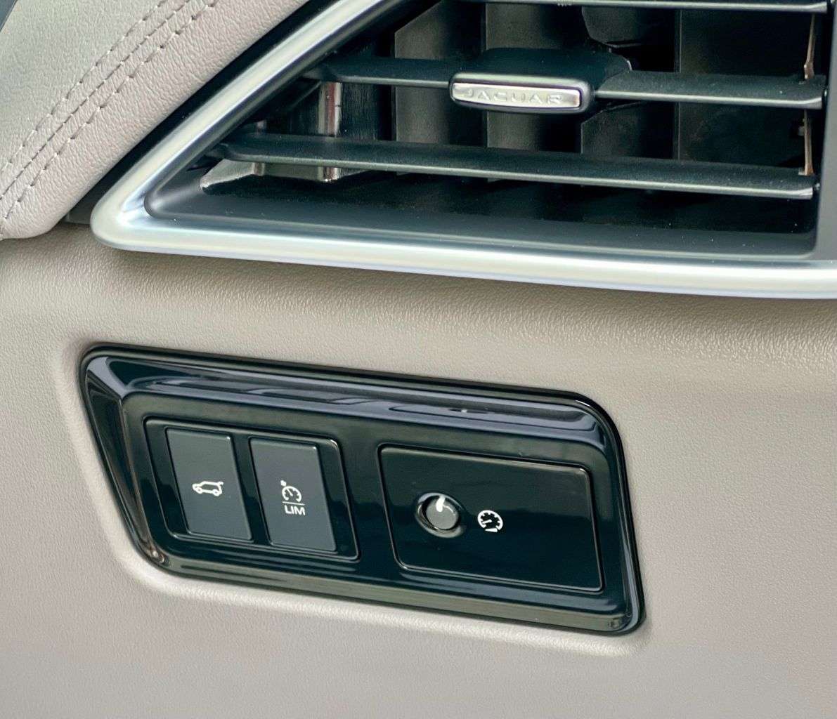 2018 JAGUAR F-PACE 2018 JAGUAR F-PACE