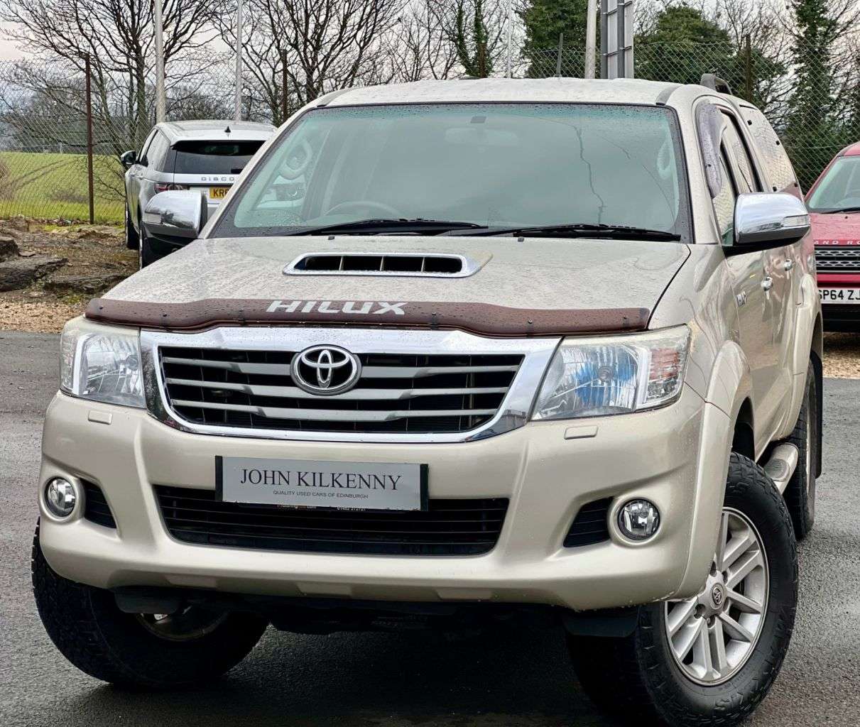 A 2014 TOYOTA HI-LUX 3.0 D-4D Invincible Pickup Double Cab 4dr Diesel Auto 4WD Euro 5 (171 ps) A 2014 TOYOTA HI-LUX 3.0 D-4D Invincible Pickup Double Cab 4dr Diesel Auto 4WD Euro 5 (171 ps)