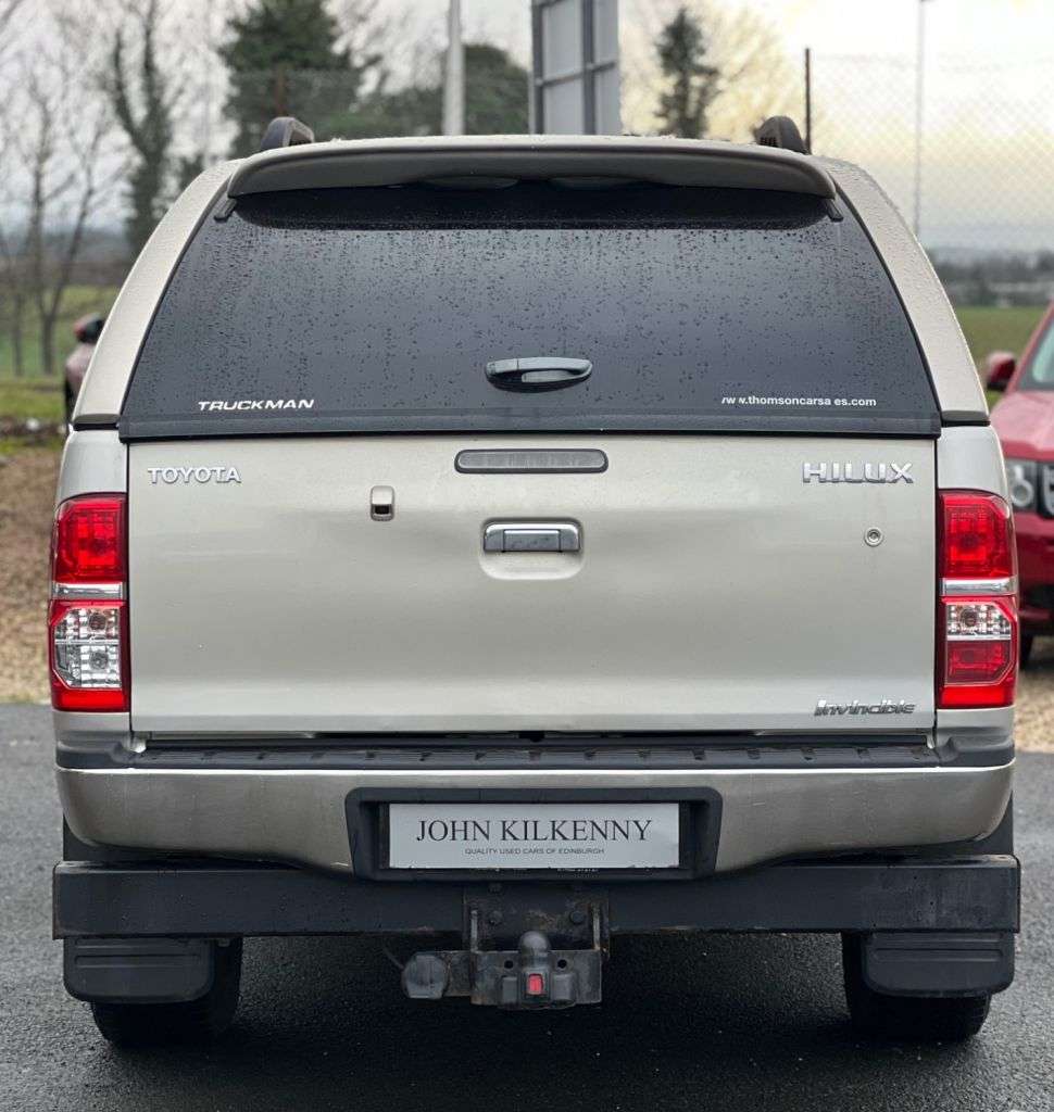 A 2014 TOYOTA HI-LUX 3.0 D-4D Invincible Pickup Double Cab 4dr Diesel Auto 4WD Euro 5 (171 ps) A 2014 TOYOTA HI-LUX 3.0 D-4D Invincible Pickup Double Cab 4dr Diesel Auto 4WD Euro 5 (171 ps)