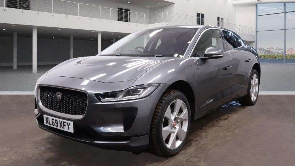 A 2019 JAGUAR I-PACE 400 90kWh SE SUV 5dr Electric Auto 4WD (400 ps) A 2019 JAGUAR I-PACE 400 90kWh SE SUV 5dr Electric Auto 4WD (400 ps)