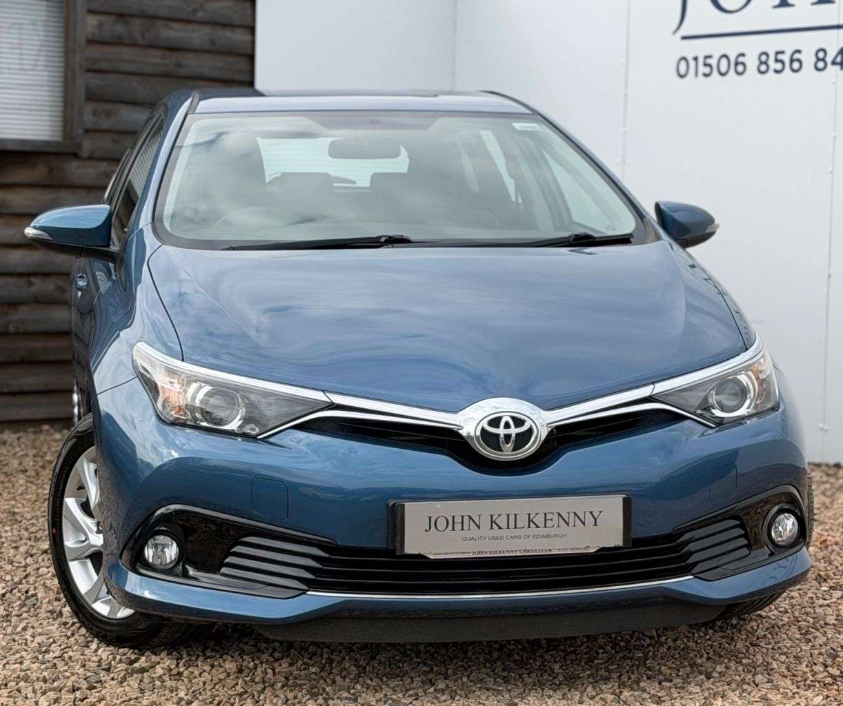 A 2017 TOYOTA AURIS 1.2 VVT-i Icon Hatchback 5dr Petrol Manual Euro 6 (s/s) (116 ps) A 2017 TOYOTA AURIS 1.2 VVT-i Icon Hatchback 5dr Petrol Manual Euro 6 (s/s) (116 ps)