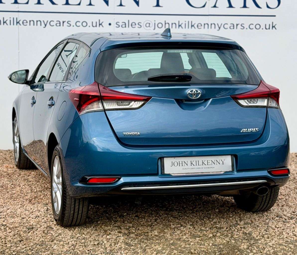 A 2017 TOYOTA AURIS 1.2 VVT-i Icon Hatchback 5dr Petrol Manual Euro 6 (s/s) (116 ps) A 2017 TOYOTA AURIS 1.2 VVT-i Icon Hatchback 5dr Petrol Manual Euro 6 (s/s) (116 ps)
