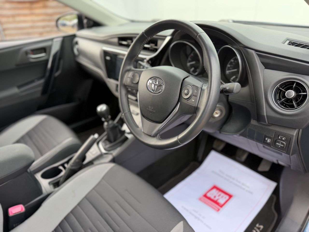 2017 TOYOTA AURIS 2017 TOYOTA AURIS