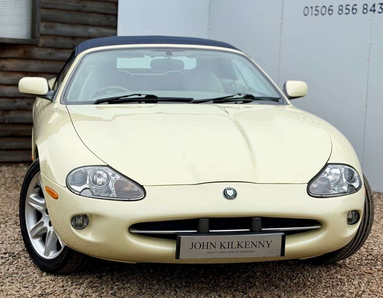 A 1998 JAGUAR XF 4.0 Convertible 2dr Petrol Automatic (284 g/km, 290 bhp) A 1998 JAGUAR XF 4.0 Convertible 2dr Petrol Automatic (284 g/km, 290 bhp)