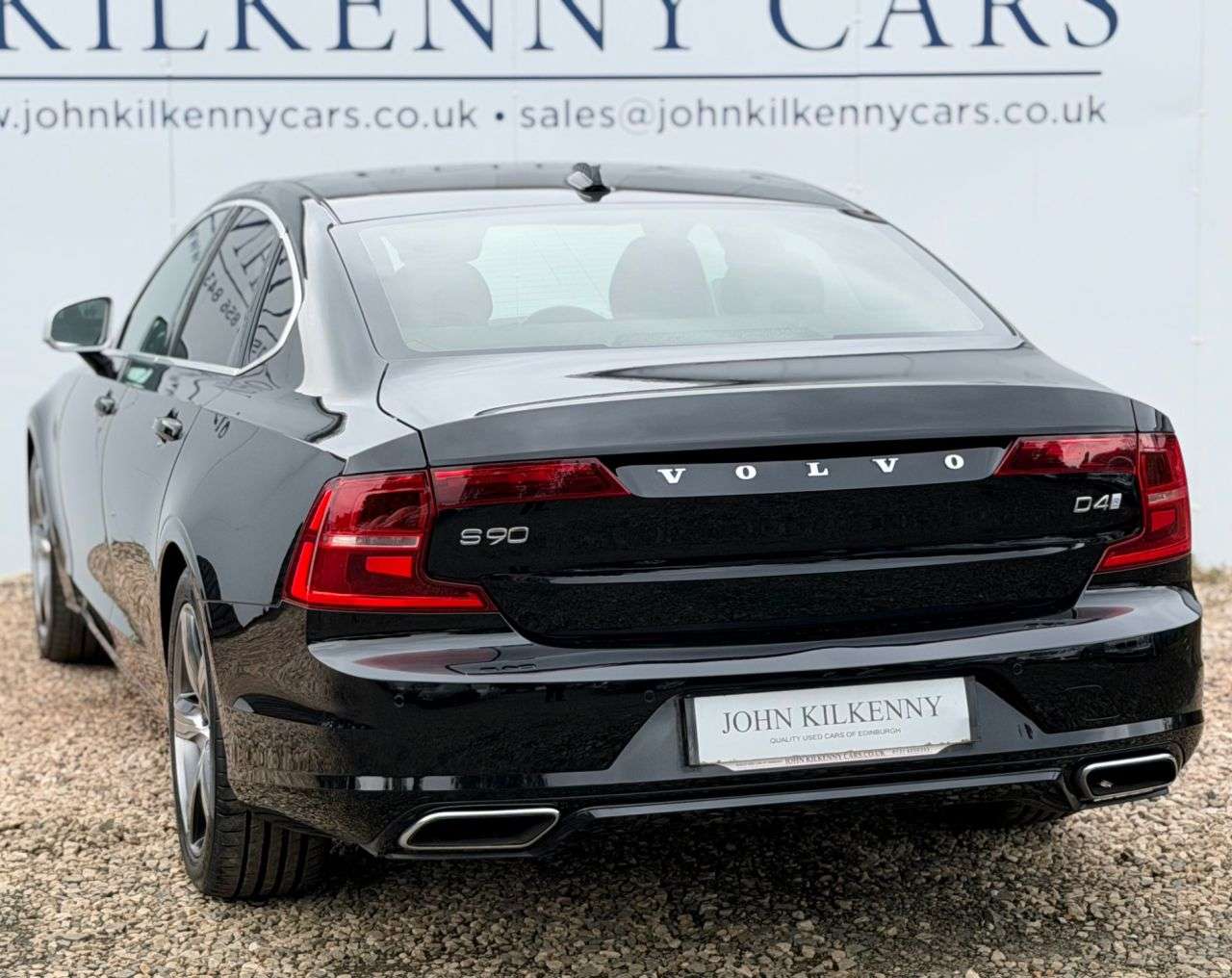 A 2018 VOLVO S90 2.0 D4 R-Design Saloon 4dr Diesel Auto Euro 6 (s/s) (190 ps) A 2018 VOLVO S90 2.0 D4 R-Design Saloon 4dr Diesel Auto Euro 6 (s/s) (190 ps)