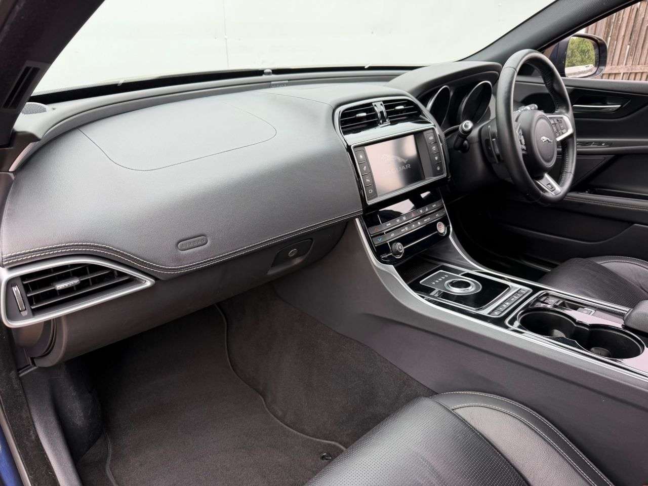 2017 JAGUAR XE 2017 JAGUAR XE