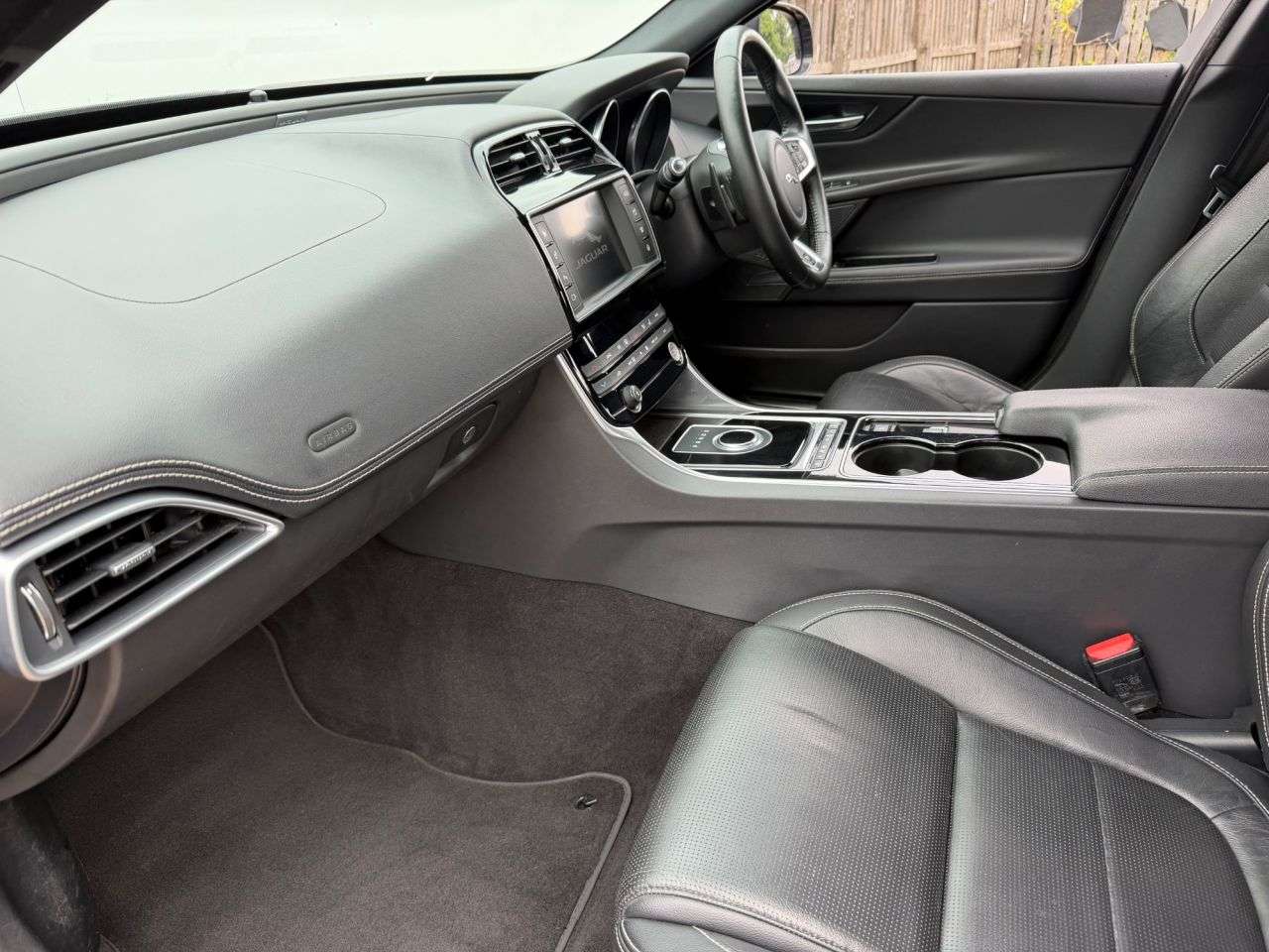 2017 JAGUAR XE 2017 JAGUAR XE