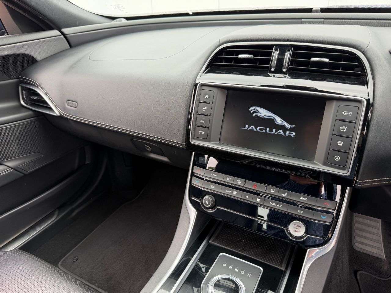 2017 JAGUAR XE 2017 JAGUAR XE