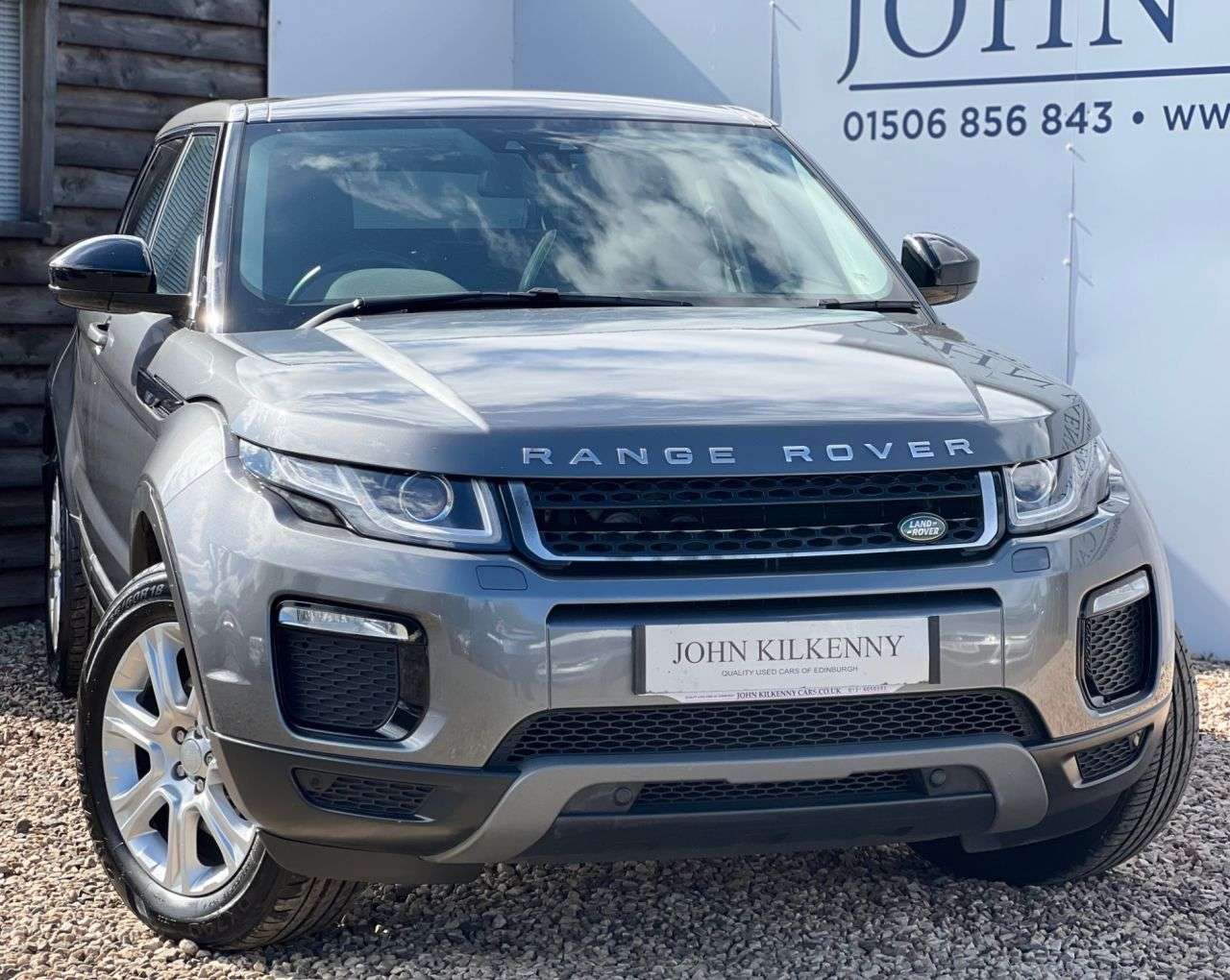 A 2019 LAND ROVER RANGE ROVER EVOQUE 2.0 TD4 SE Tech SUV 5dr Diesel Auto 4WD Euro 6 (s/s) (180 ps) A 2019 LAND ROVER RANGE ROVER EVOQUE 2.0 TD4 SE Tech SUV 5dr Diesel Auto 4WD Euro 6 (s/s) (180 ps)