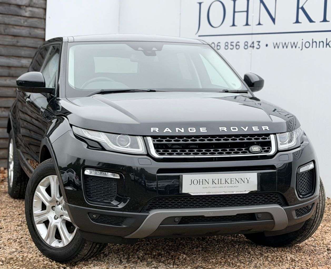 A 2017 LAND ROVER RANGE ROVER EVOQUE 2.0 TD4 SE Tech SUV 5dr Diesel Auto 4WD Euro 6 (s/s) (180 ps) A 2017 LAND ROVER RANGE ROVER EVOQUE 2.0 TD4 SE Tech SUV 5dr Diesel Auto 4WD Euro 6 (s/s) (180 ps)